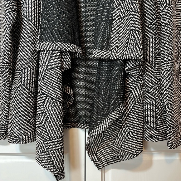 Dana Buchman, Women's L, waterfall front, black & cream knit jacket - Picture 9 of 12